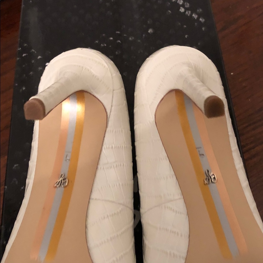 NWOT Sam Edelman Ivory Croc-Embossed Pointed Toe Leather Pumps - Picture 12 of 14